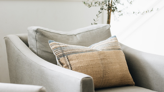 A Guide to Accent Pillows for Chairs