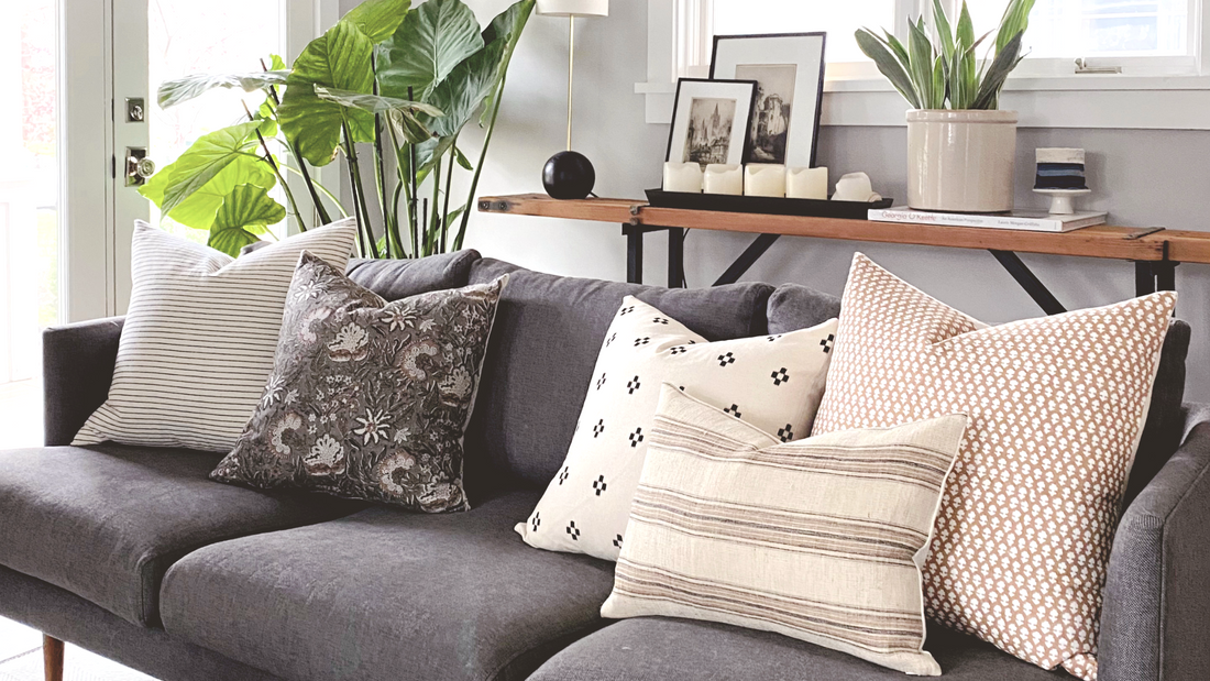 5 Pillow Combinations for a Dark Grey Couch