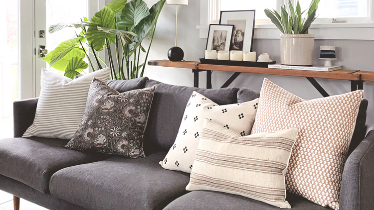 5 Pillow Combinations for a Dark Grey Couch ??? EVERAND